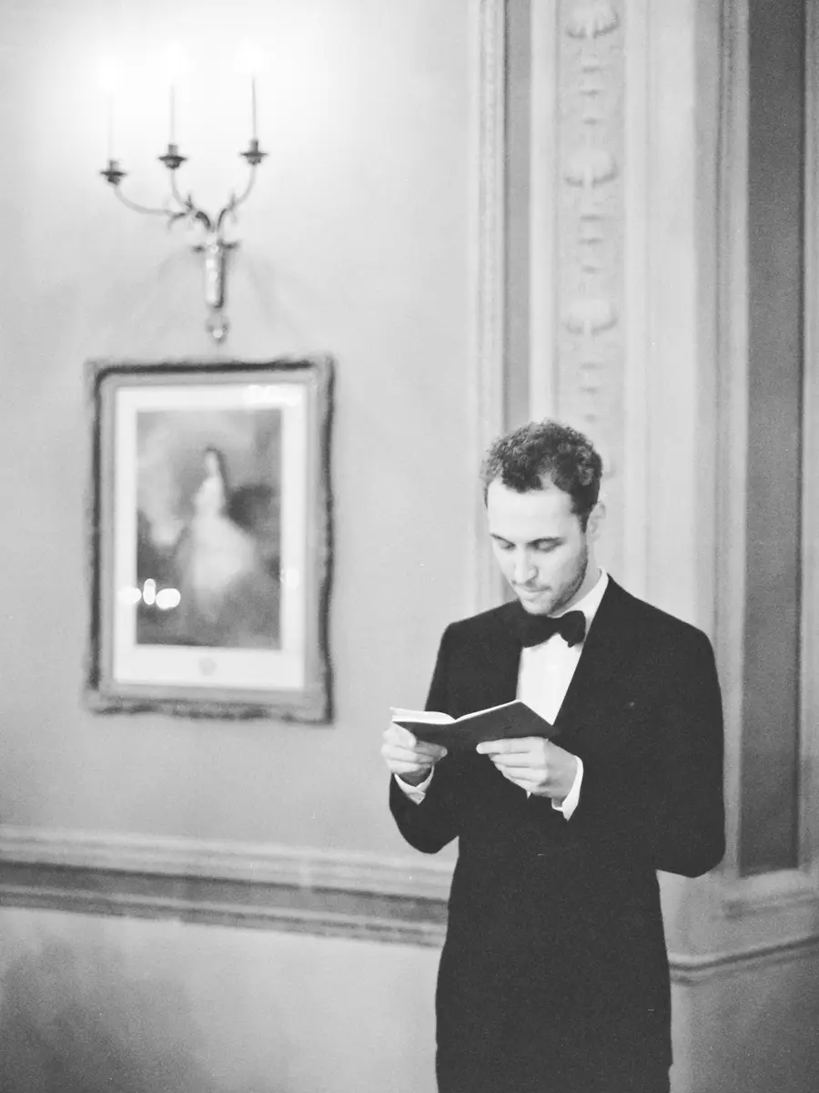 Atmospheric wedding shot on Ilford Delta 3200 – artistic film grain in low light - toast before dinner