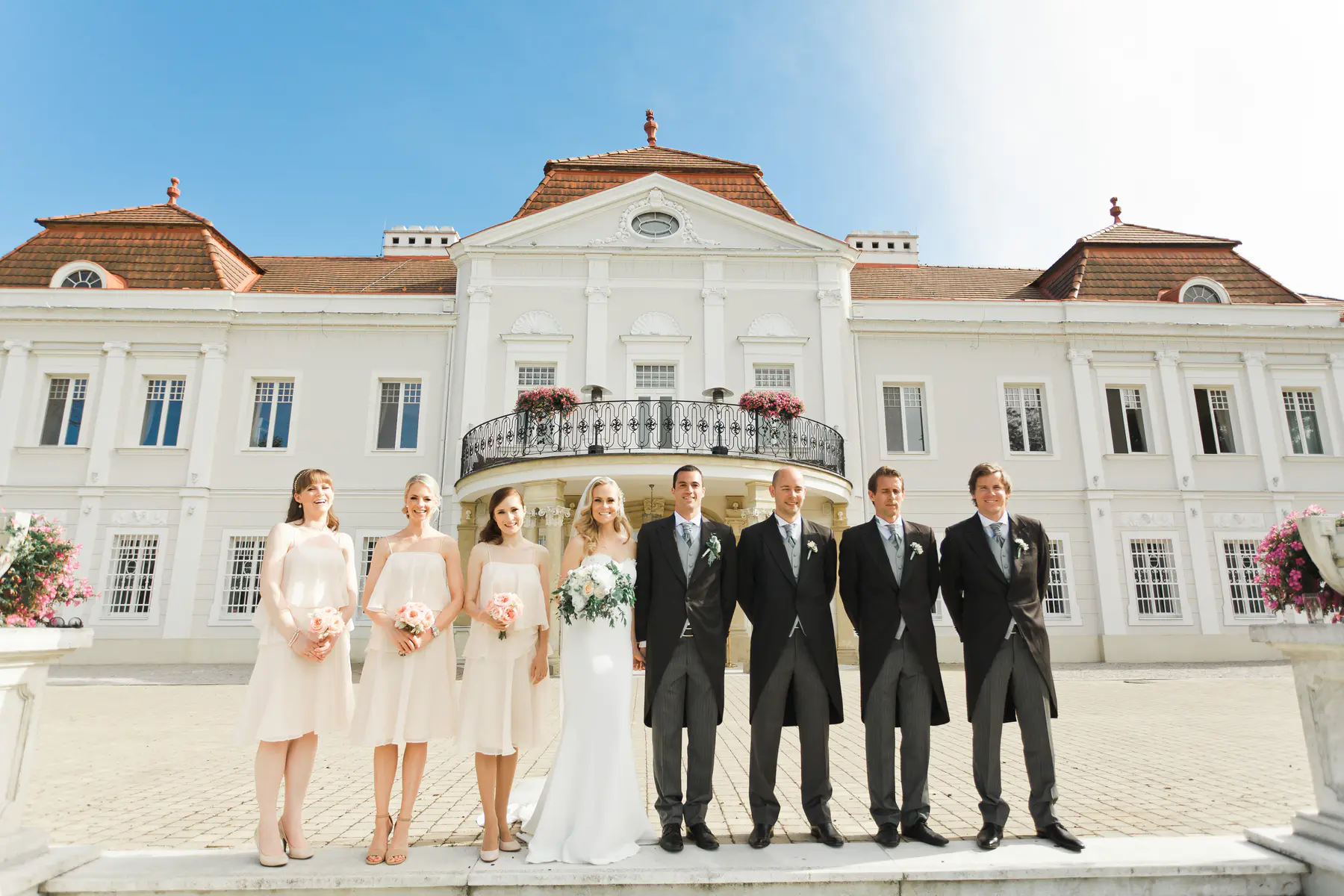 Professional wedding photo of the couple with their witnesses in front of the elegant Kastiel Tomasov.
